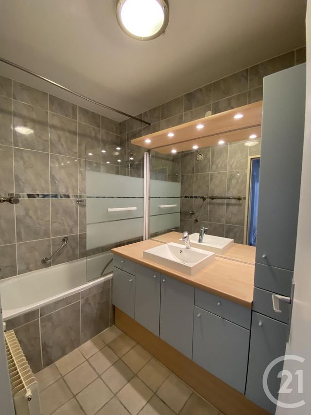 Appartement F3 à louer - 3 pièces - 66.18 m2 - PARIS - 75013 - ILE-DE-FRANCE - Century 21 Lutèce Immobilier Appartement F3 à louer - 3 pièces - 66.18 m2 - PARIS - 75013 - ILE-DE-FRANCE - Century 21 Lutèce Immobilier