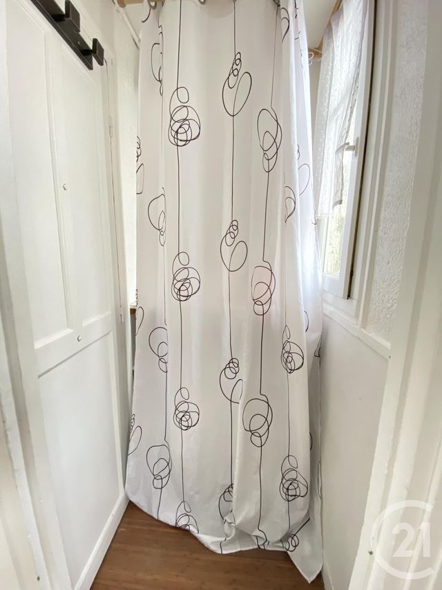 Appartement F1 à louer - 1 pièce - 12.64 m2 - PARIS - 75013 - ILE-DE-FRANCE - Century 21 Lutèce Immobilier Appartement F1 à louer - 1 pièce - 12.64 m2 - PARIS - 75013 - ILE-DE-FRANCE - Century 21 Lutèce Immobilier