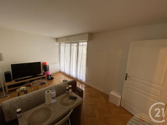 Afficher la photo en grand Appartement F2 à louer - 2 pièces - 41.0 m2 - MONTROUGE - 92 - ILE-DE-FRANCE - Century 21 Lutèce Immobilier