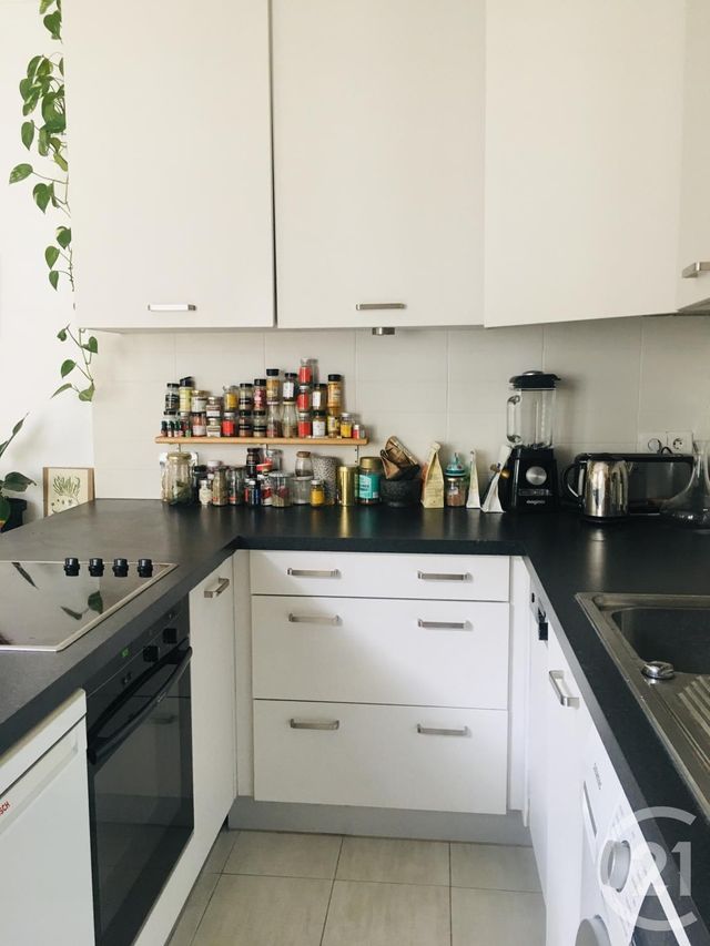 Afficher la photo en grand Appartement F2 à louer - 2 pièces - 34.0 m2 - PARIS - 75011 - ILE-DE-FRANCE - Century 21 Lutèce Immobilier