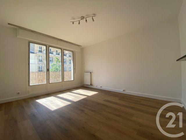Appartement Autre à louer PARIS