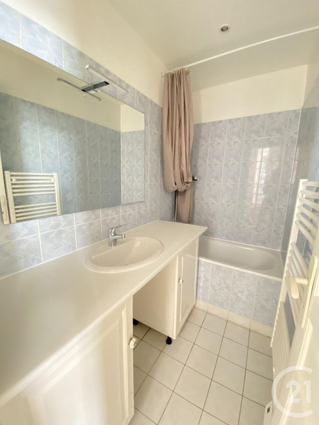 Appartement F2 à louer - 2 pièces - 40.52 m2 - PARIS - 75018 - ILE-DE-FRANCE - Century 21 Lutèce Immobilier