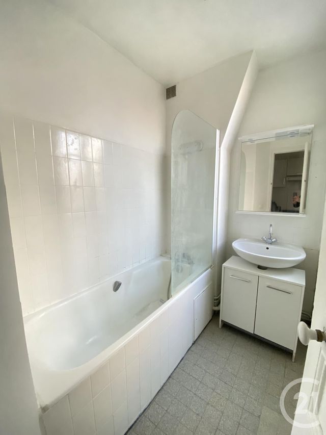 Appartement F2 à louer - 2 pièces - 28.69 m2 - GENTILLY - 94 - ILE-DE-FRANCE - Century 21 Lutèce Immobilier