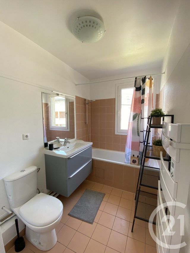 Appartement F4 à louer - 4 pièces - 91.0 m2 - LE KREMLIN BICETRE - 94 - ILE-DE-FRANCE - Century 21 Lutèce Immobilier