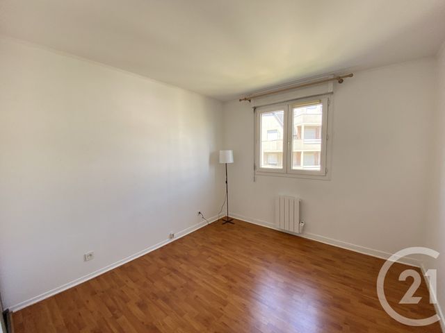 Appartement F4 à louer - 4 pièces - 91.0 m2 - LE KREMLIN BICETRE - 94 - ILE-DE-FRANCE - Century 21 Lutèce Immobilier