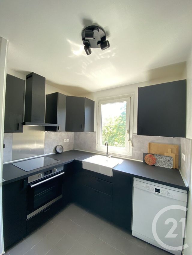 Appartement F4 à louer - 4 pièces - 91.0 m2 - LE KREMLIN BICETRE - 94 - ILE-DE-FRANCE - Century 21 Lutèce Immobilier